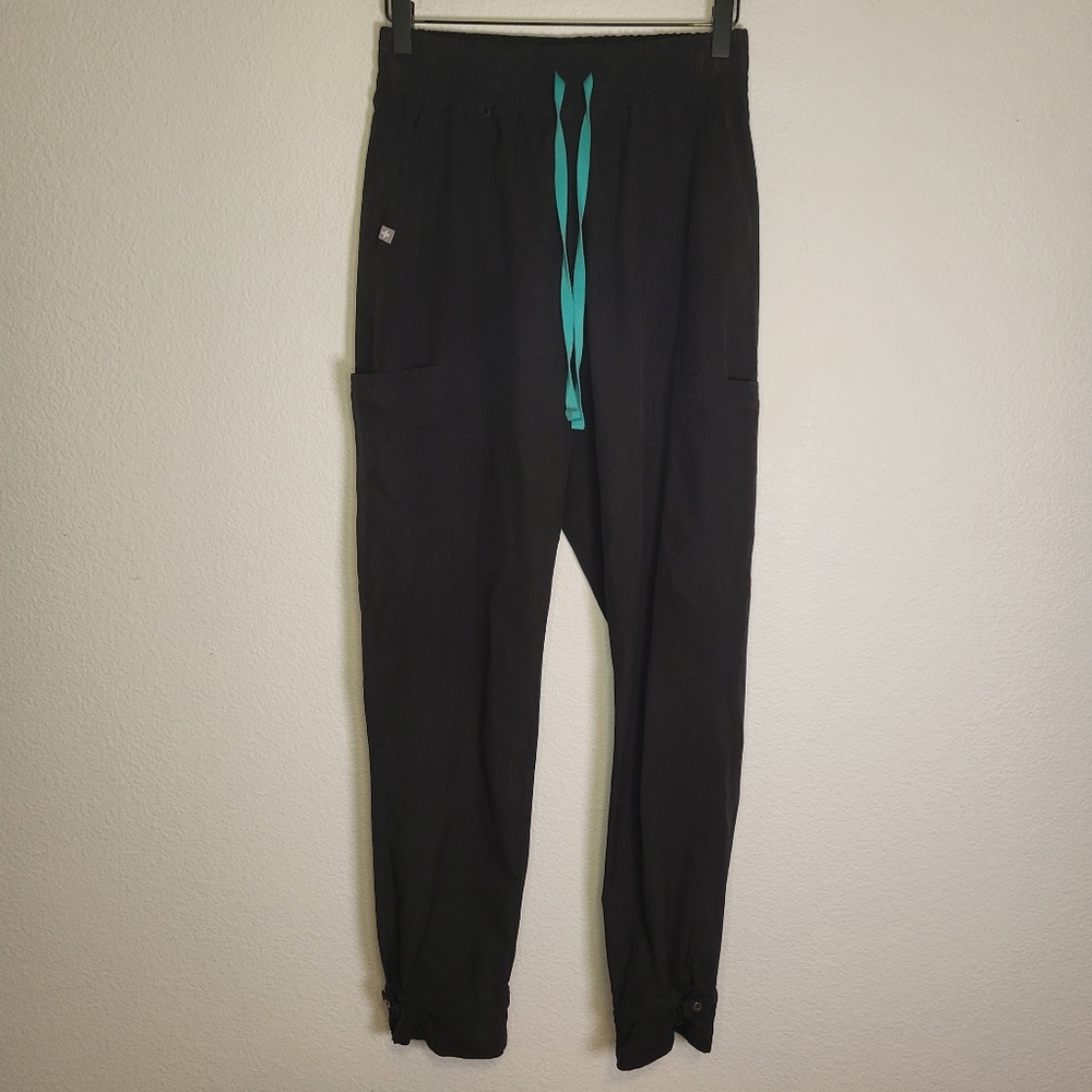 Figs Cargo Jogger Scrubs size Small in Black